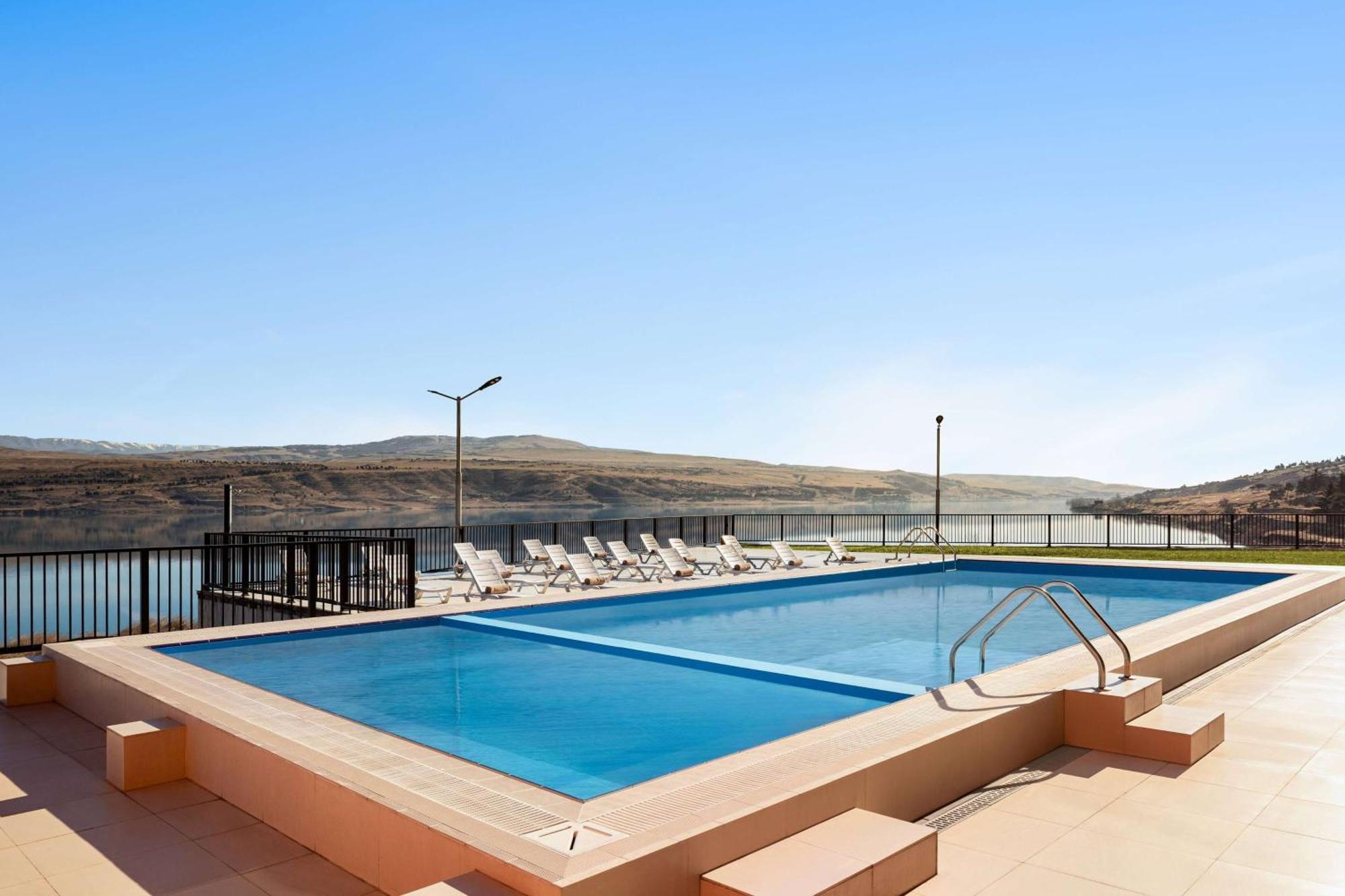Gino Seaside Tbilisi, Trademark Collection By Wyndham 外观 照片